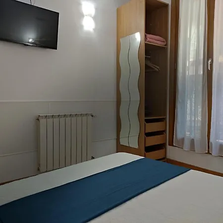 Alojadonosti Гостевой дом